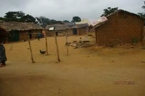 Un modèle de quelques maisons d’habitation dans le village Zimba