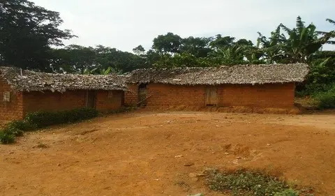 Un modèle de quelques maisons d’habitation dans le village Zimba